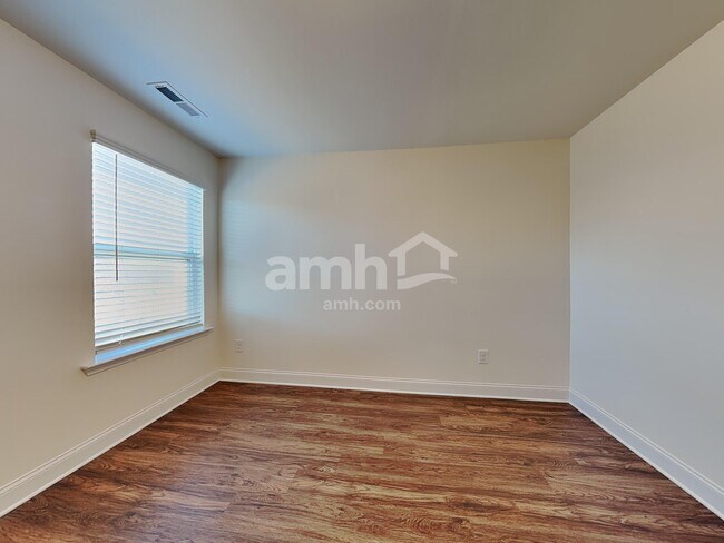 Building Photo - 2125 Laurel Vlg Cir