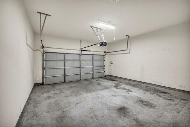 Building Photo - 15220 Interlachen Dr