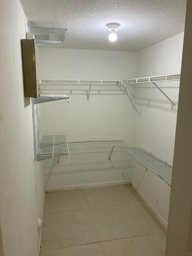 Building Photo - 3481 Briar Bay Blvd