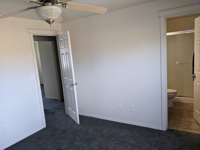 Building Photo - 952 SE Kierra Pl