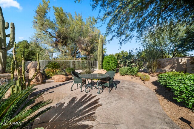 Building Photo - 8350 E Via Del Sol Dr