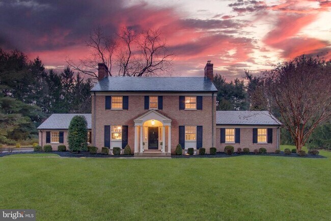 Building Photo - 2210 Boxmere Rd