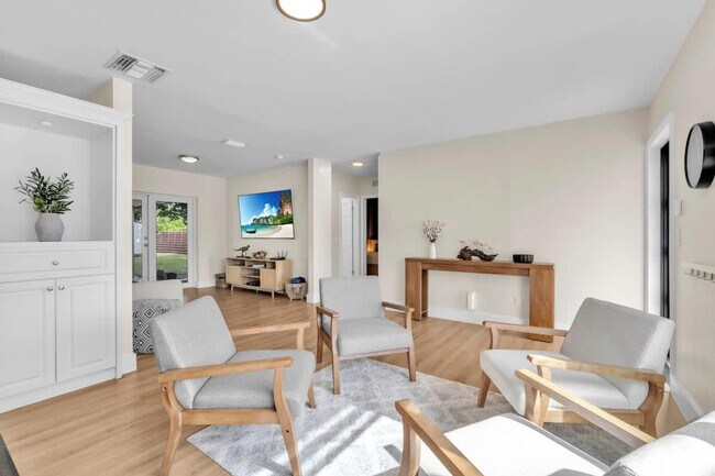 Building Photo - 8225 SW 39th St