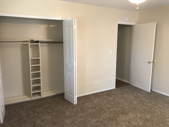 Building Photo - 5874 Castle Run Dr