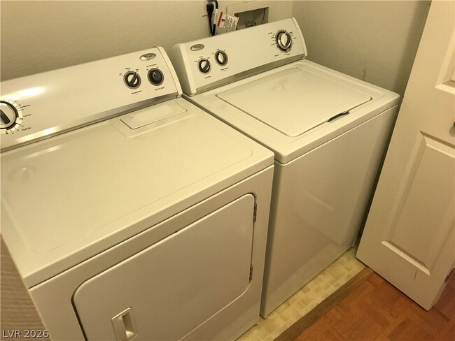 Building Photo - 381 Manti Pl