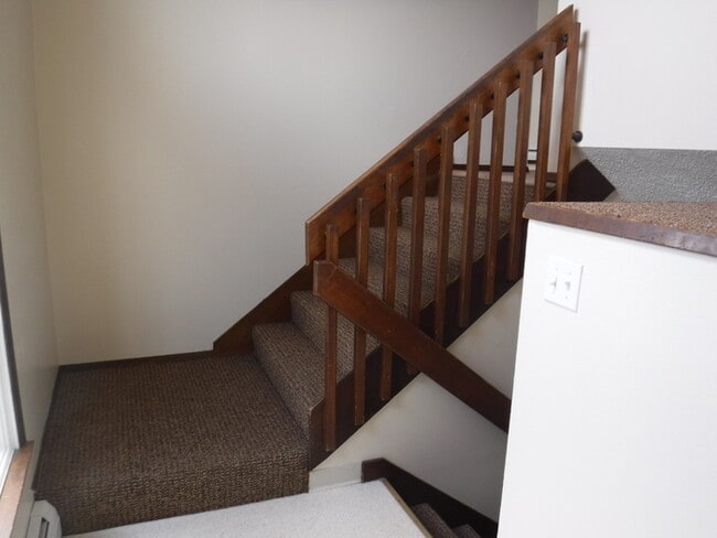 Building Photo - Duplex in the south hills