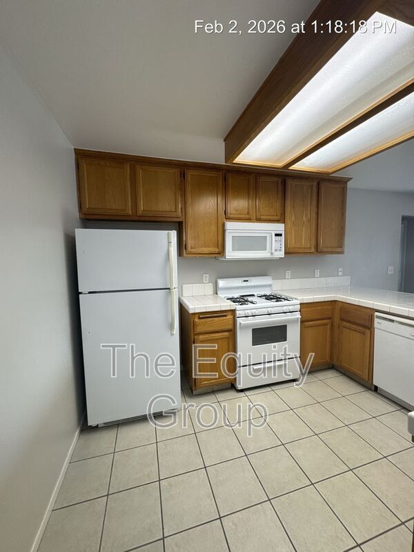 Building Photo - 2547 W Lark Ave