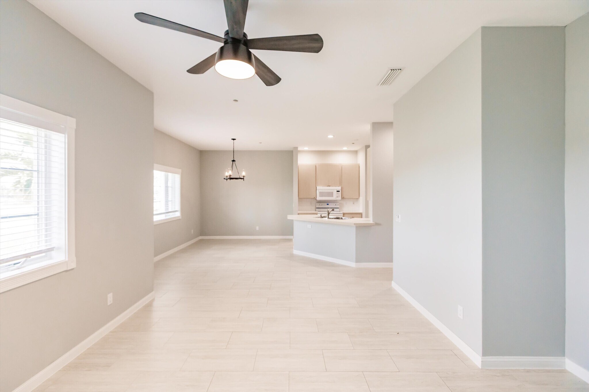 Building Photo - 3200 Village Walk Cir