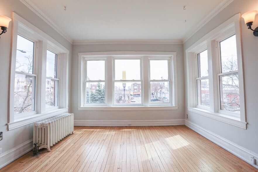 Building Photo - 5610 N Ashland Ave