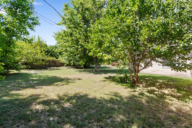 Building Photo - 1302 Crete Ln