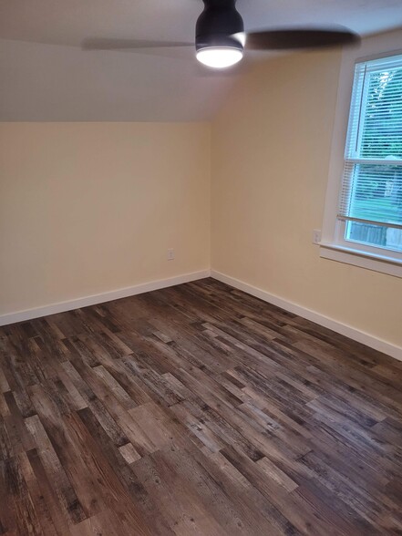 Building Photo - 153 E High St