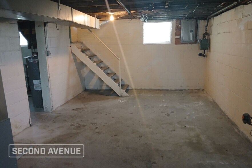 Building Photo - 1215 17th St NW
