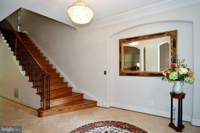 Building Photo - 7104 Old Dominion Dr