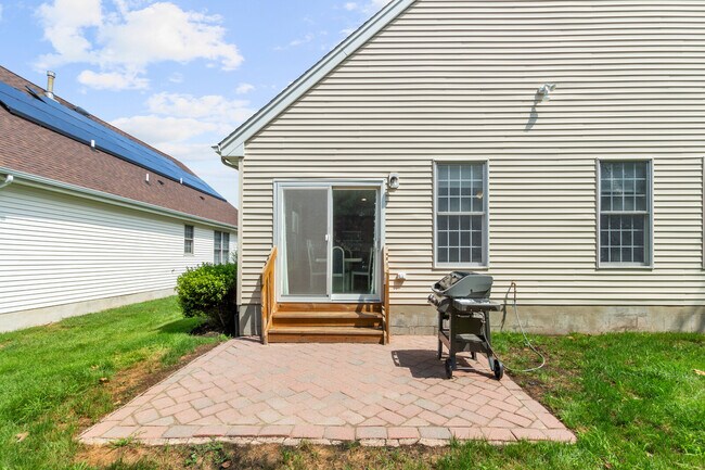 Building Photo - 33 Tallman Ln