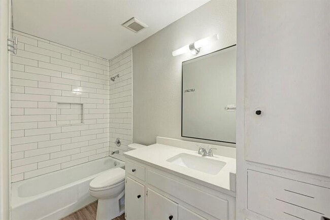Building Photo - 1612 Elmhurst Dr