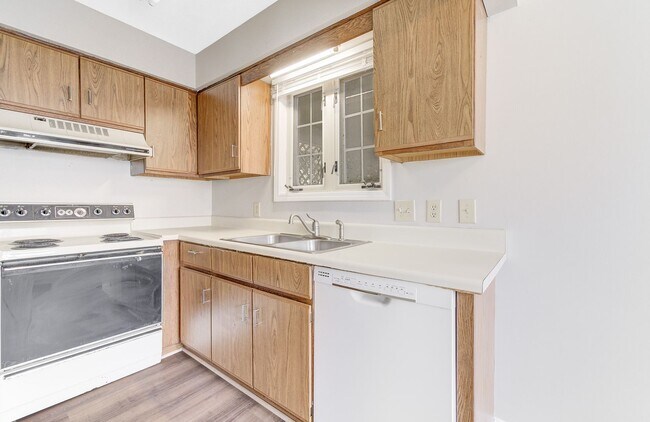 Building Photo - 1104 N Main St