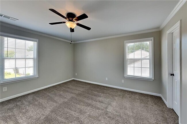 Building Photo - 158 Oak Grove Pl