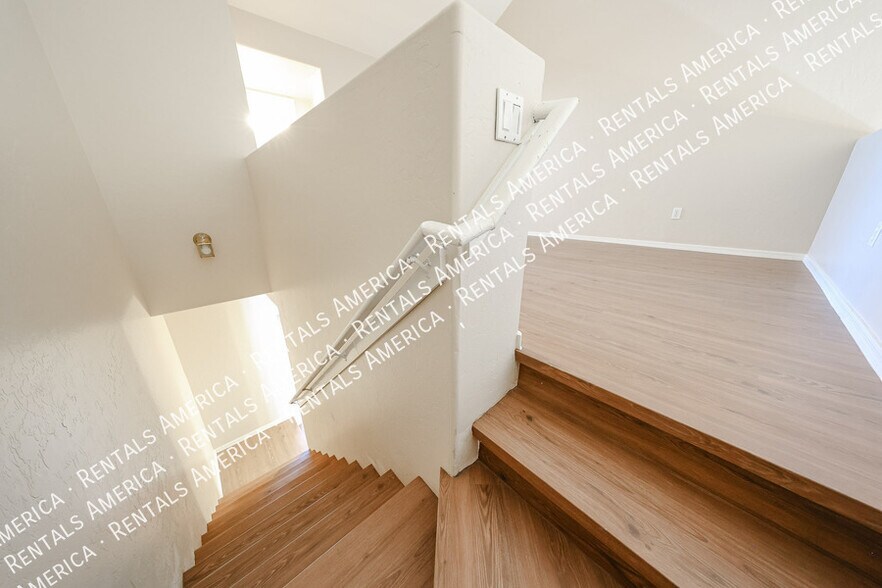 Building Photo - 3716 E University Dr