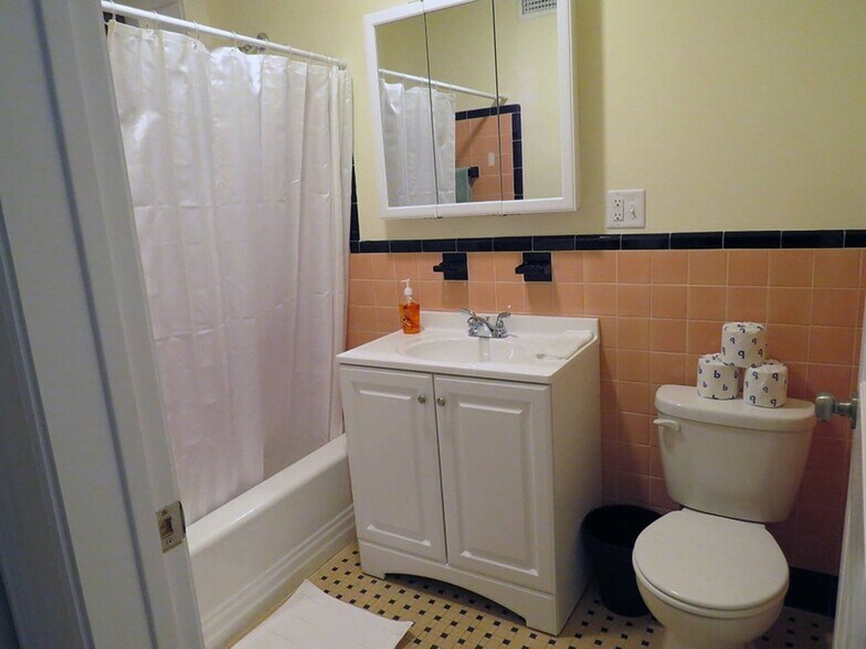 Building Photo - 1459 Beacon St