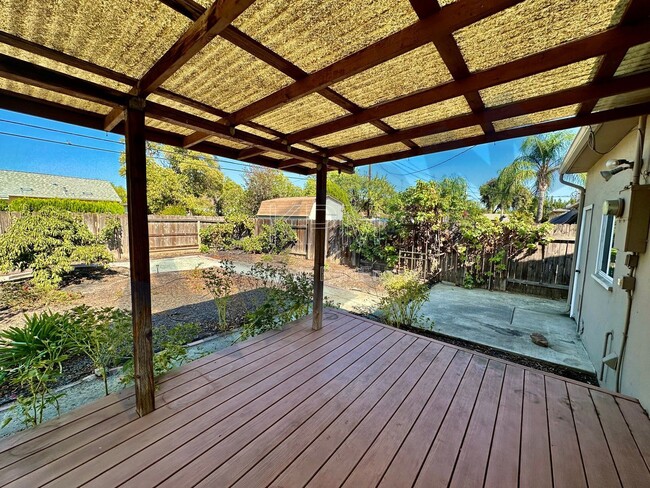 Building Photo - 41 W McKenzie Ave