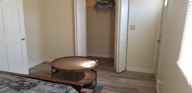 Building Photo - 1402 5th St