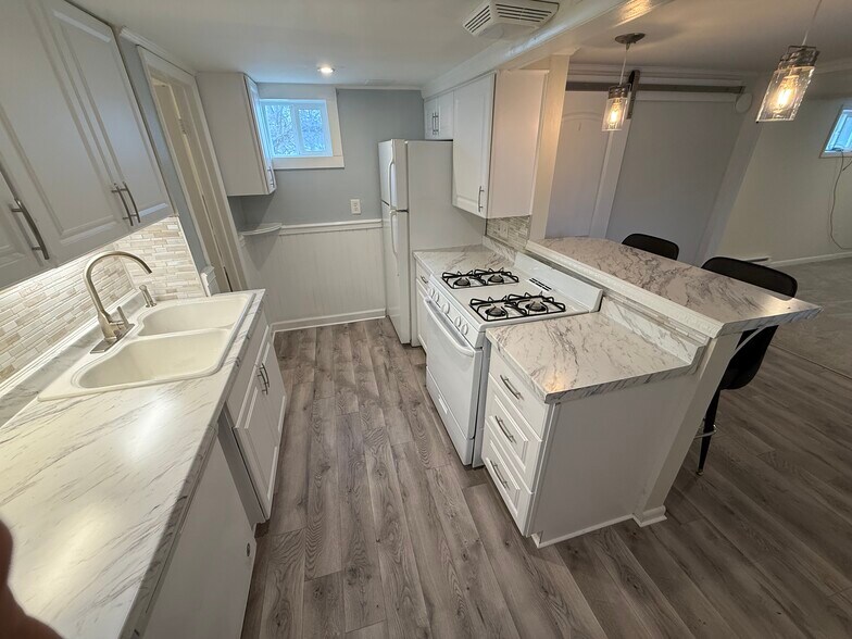 Building Photo - 202 S Catherine St