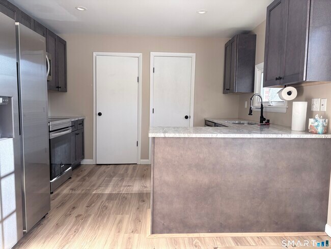 Building Photo - 80 Balaban Rd