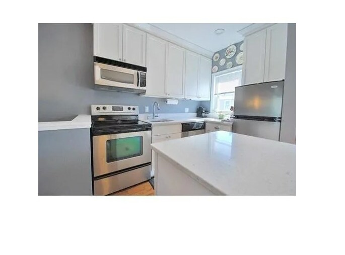 Building Photo - 136 D St