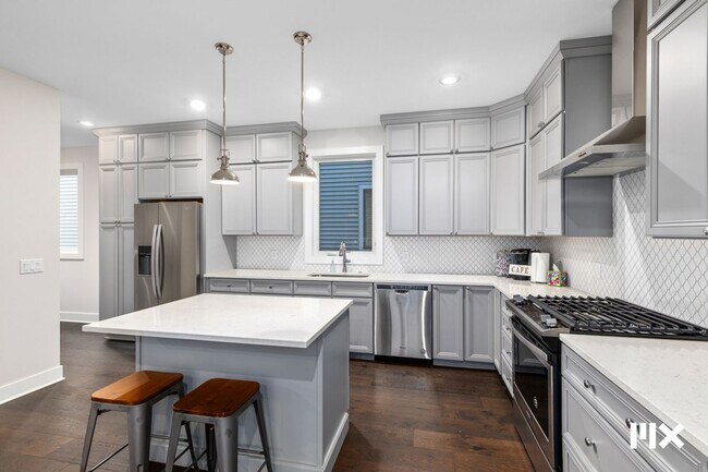 Building Photo - Two Bedroom Condo on Lookout Hill in Grand Rapids!