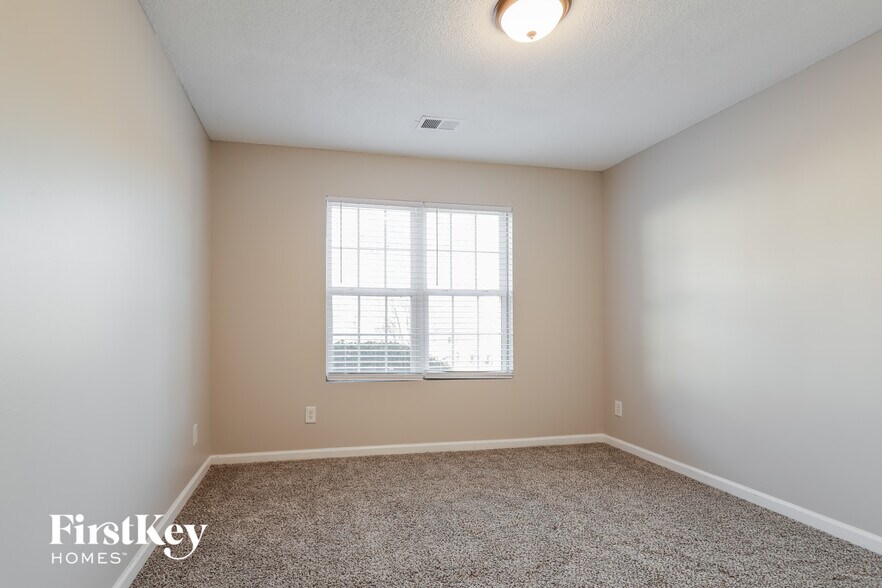 Building Photo - 1698 Fort Connors Way