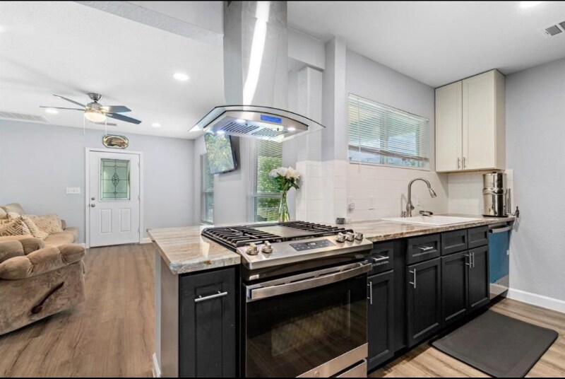 Building Photo - 9413 Clinton Dr