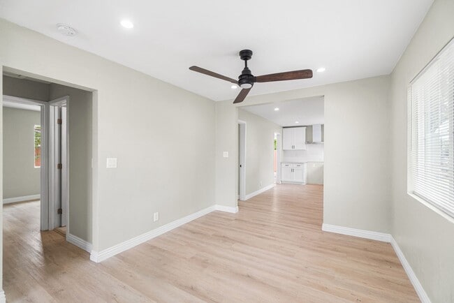 Building Photo - RECENTLY REMODELED, BRIGHT & AIRY 3BR2BA HOUSE ON SPACIOUS CORNER LOT W/ LARGE WRAP AROUND YARD &...