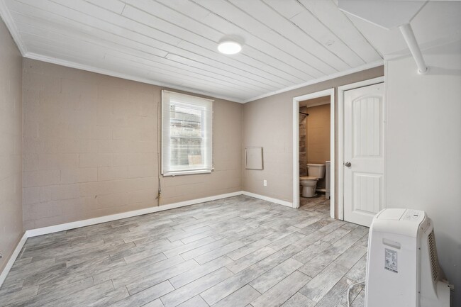 Building Photo - HP1514