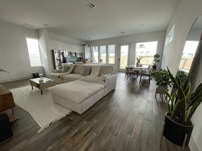 Building Photo - 4418 Bora Bora Ln