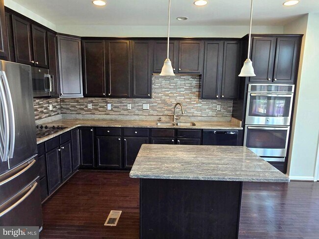 Building Photo - 514 Millar Ct