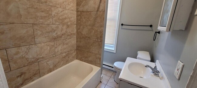 Building Photo - 5138 Ludlow St