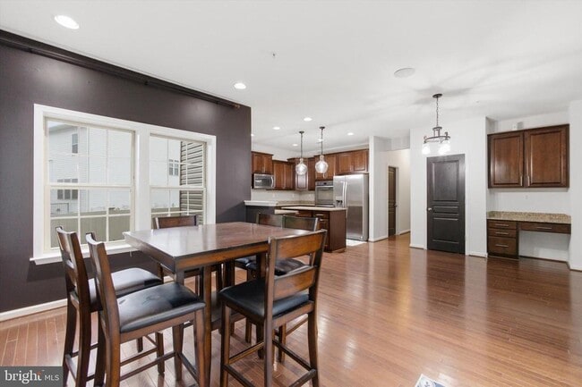 Building Photo - 7585 Holly Ridge Dr