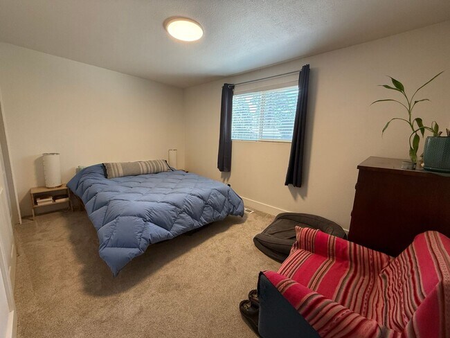 Building Photo - Spacious 4 Bed/3 Single Family Home in SW Bend - Large Backyard