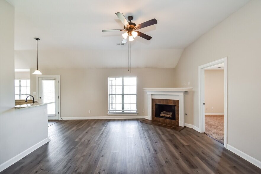 Building Photo - 8213 Park Pike