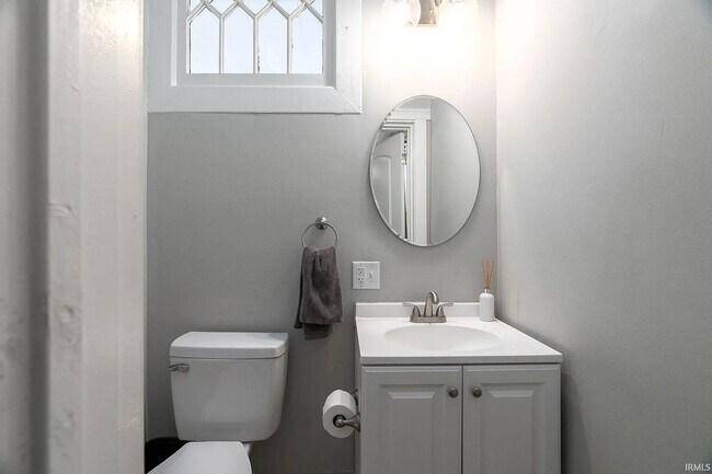 Building Photo - 4 Bedroom, Two Story House