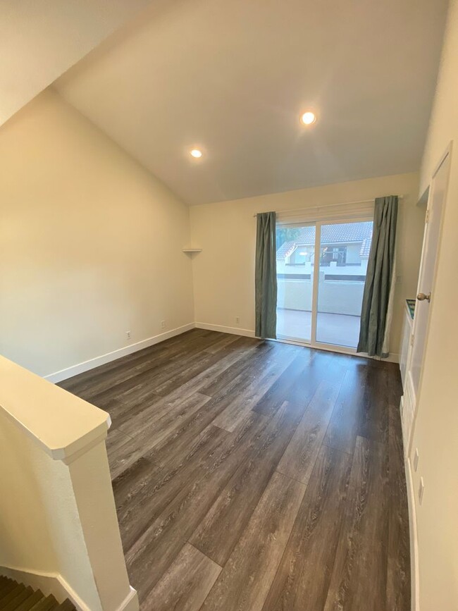 Building Photo - Two Bedroom Luxury Lakewood Condo For Rent!