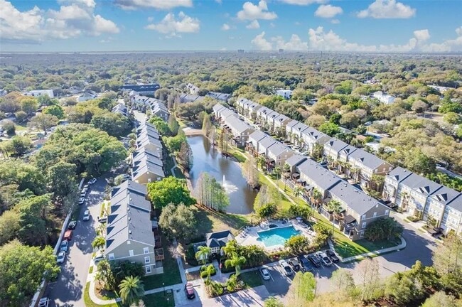 Building Photo - 3013 Pointeview Dr