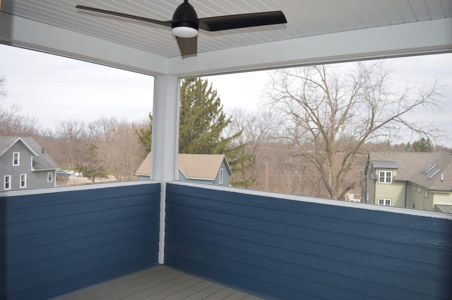 Building Photo - 100 S Washington St