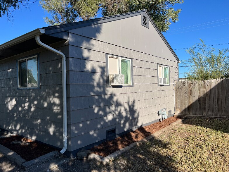 Building Photo - 335 Valley Dr