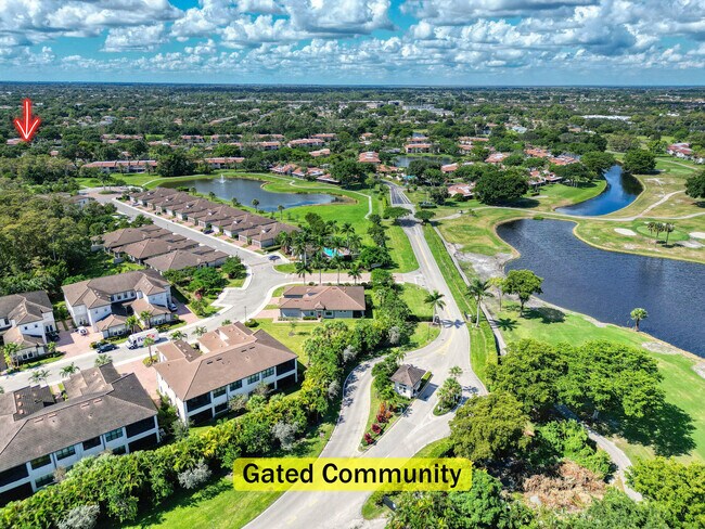 Building Photo - 9285 Vista del Lago