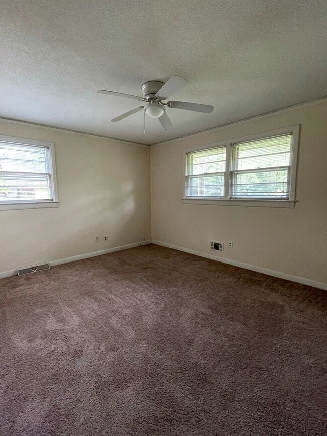 Building Photo - Forest Acres