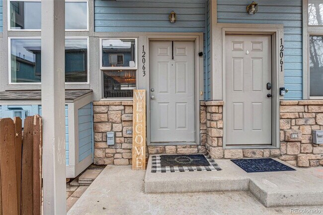 Building Photo - "Charming 2-Bed Townhouse Retreat with 2.5 Baths in Brighton!"