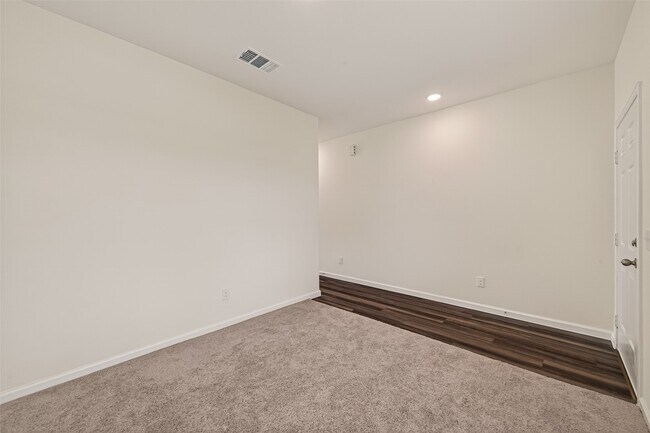 Building Photo - 31247 Williams Lndg St