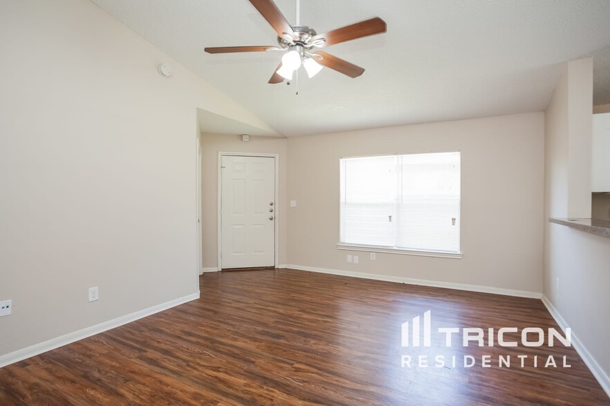Building Photo - 3214 Kelling St