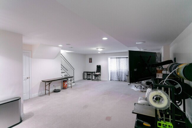 Building Photo - 1359 N Noble St